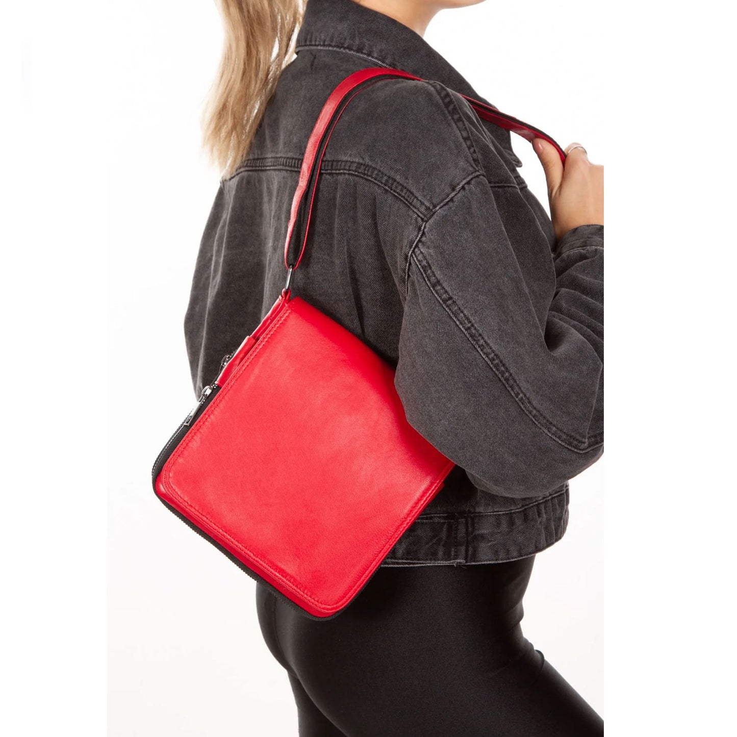 Lederax Hakiki Deri Orta Boy Omuz Çantası Postacı Çantası LD591 Kırmızı